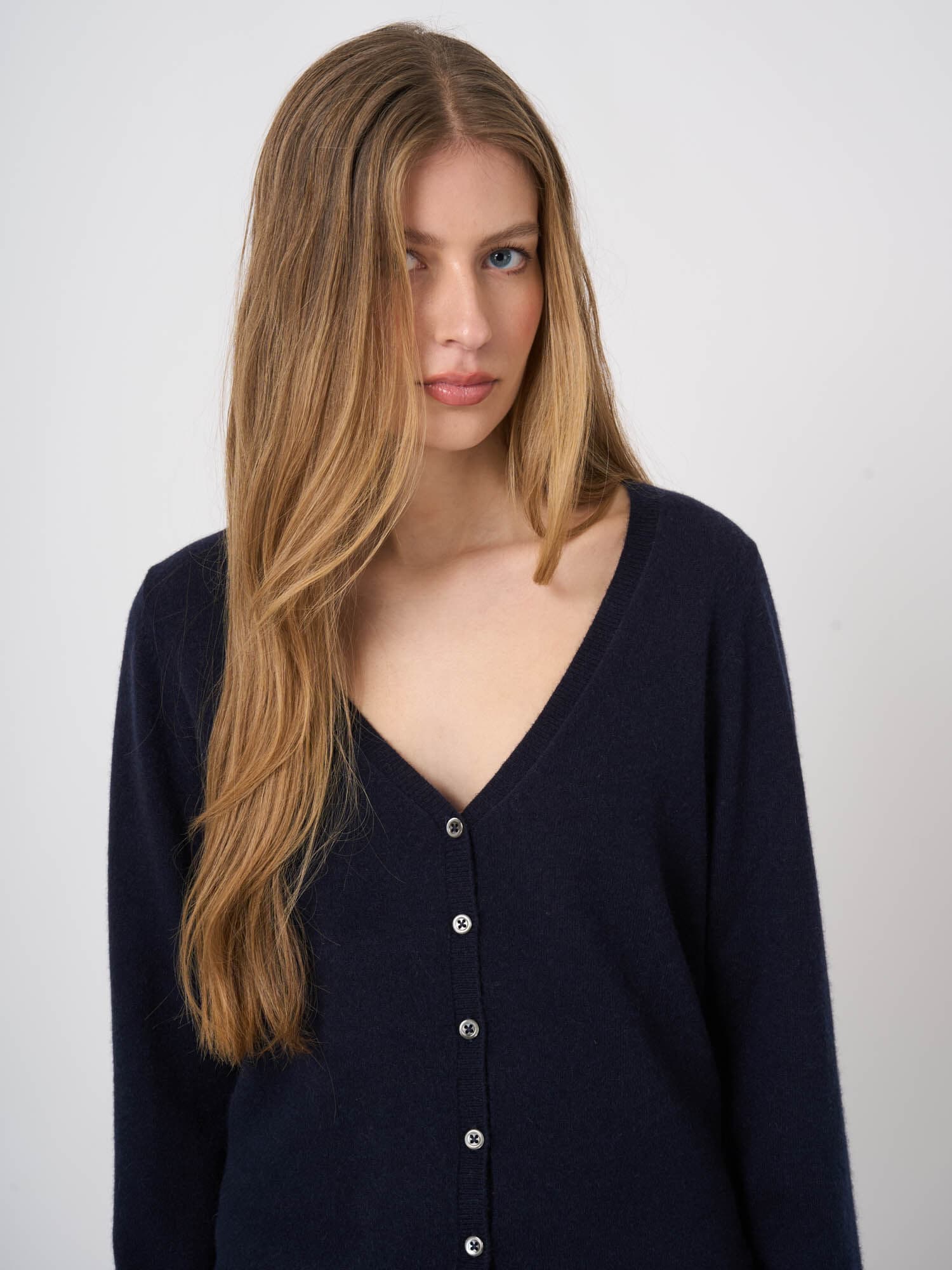 Cardigan classique à col V en cachemire biologique