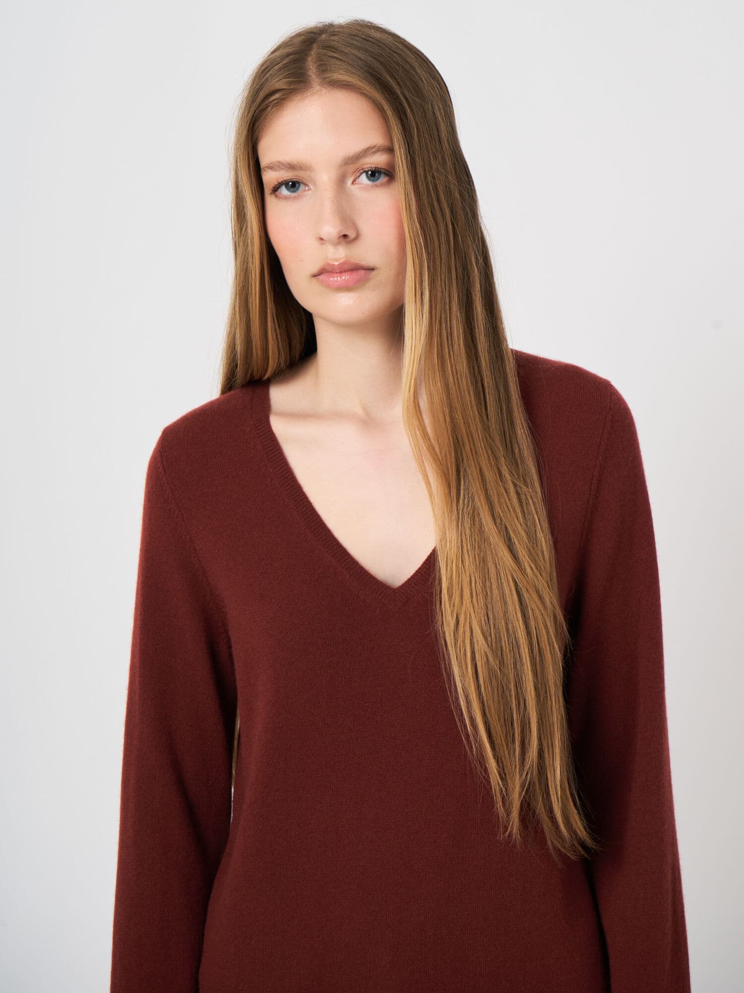 Feinstrick-Kaschmirpullover mit V-Ausschnitt