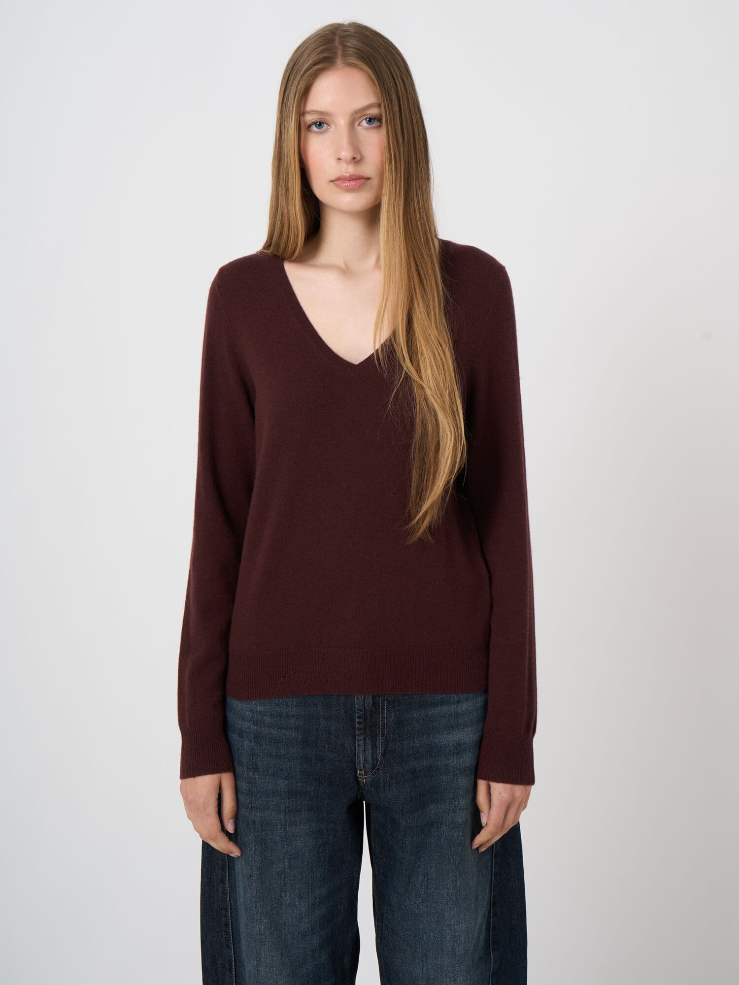 Feinstrick-Kaschmirpullover mit V-Ausschnitt