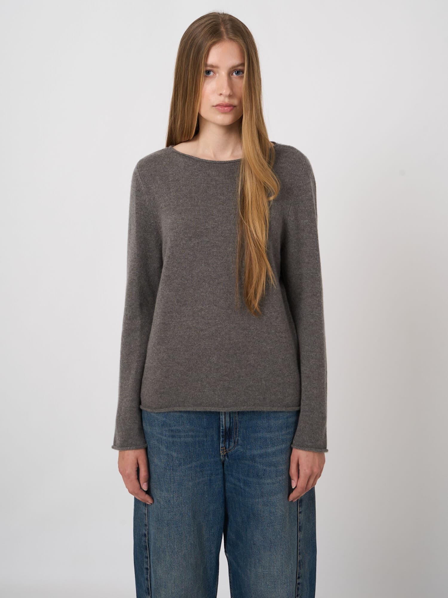 Mittelschwerer Kaschmirpullover mit U-Boot-Ausschnitt